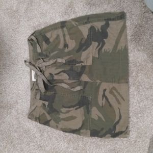 Camo mini skirt with belt